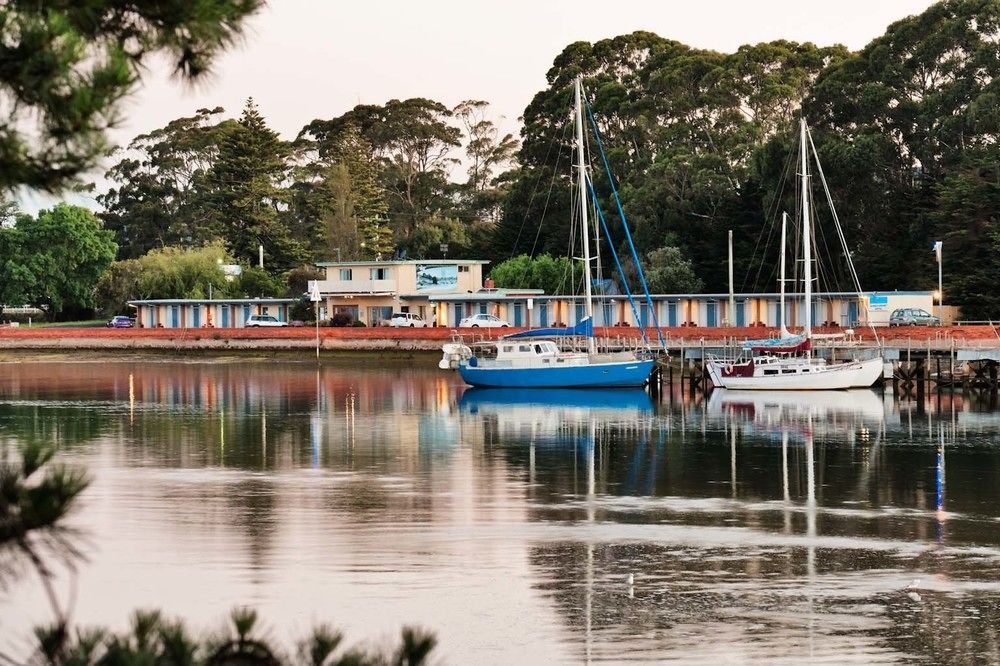 The Waterfront Wynyard Hotel Exterior photo